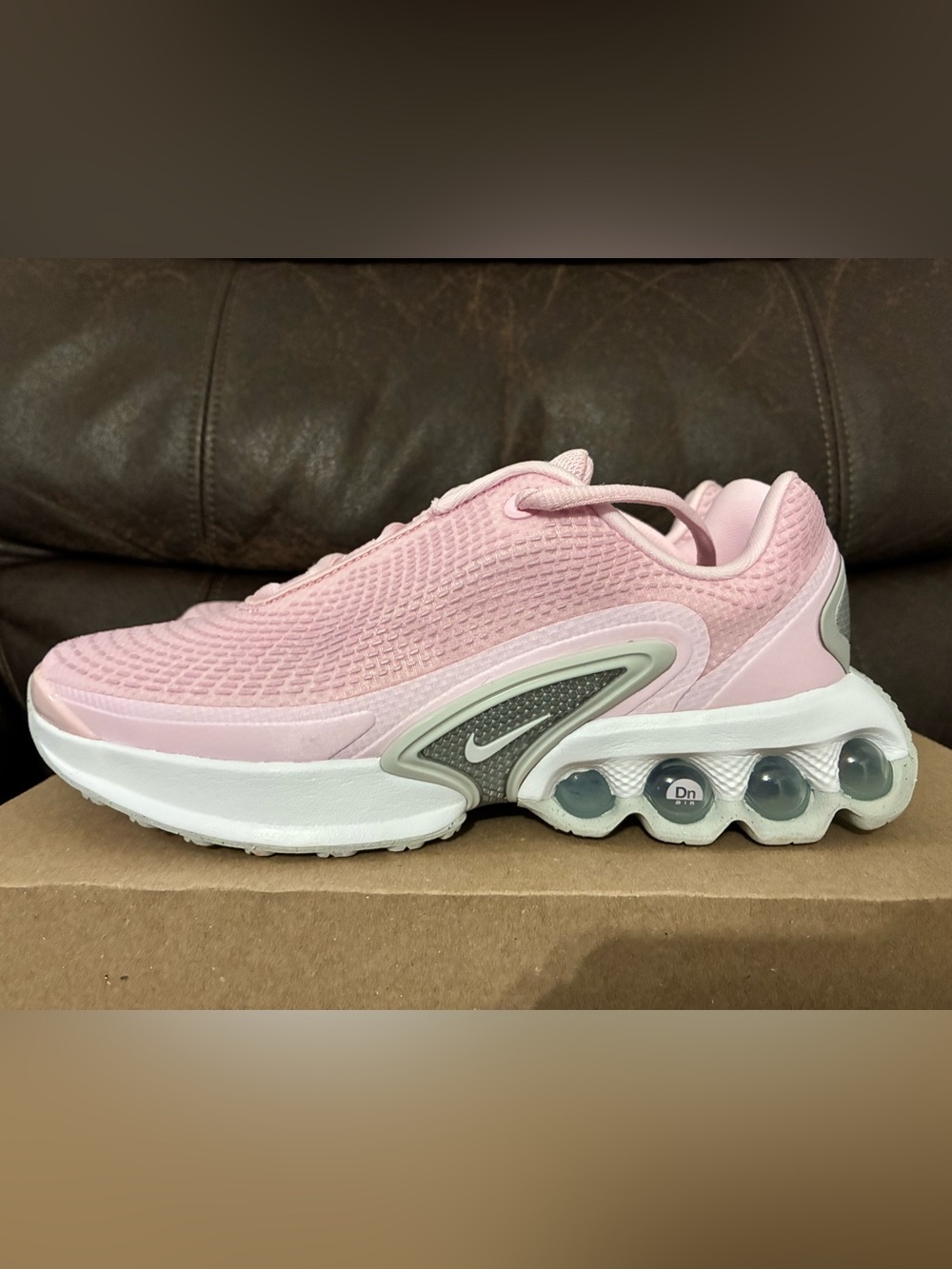 Nike Women’s Pink airmax DN Sneakers with Visible Cushioning brand new